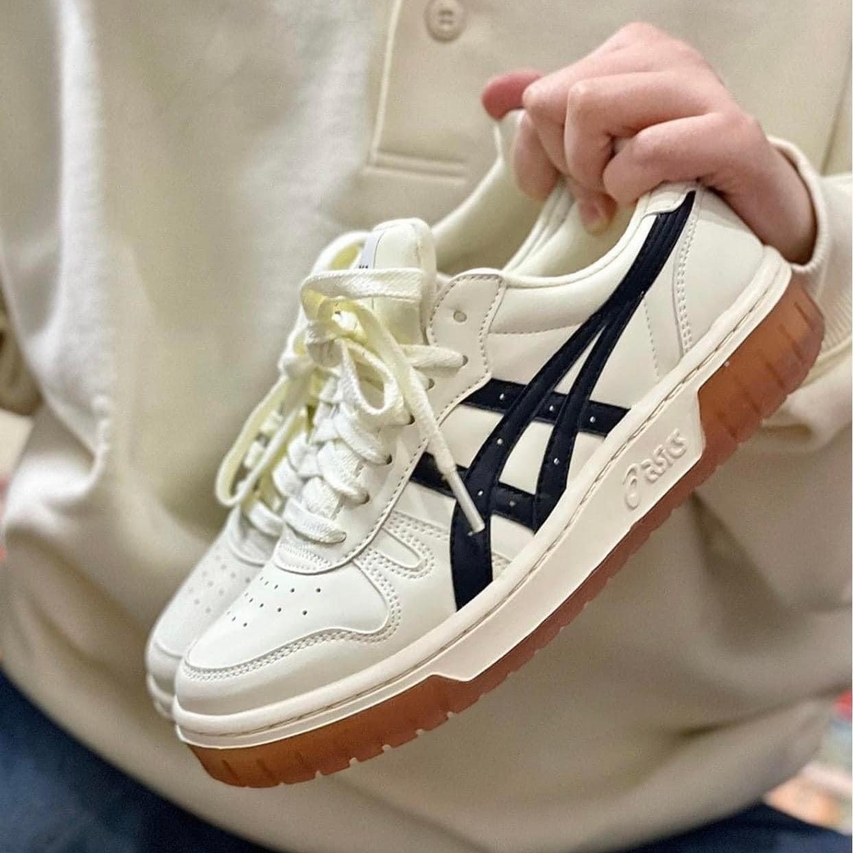 Giày Thể Thao Asics Kem Đen + Kem Xám Mẫu Mới Thiết Kế Độc Lạ Hàng Hot Trend Giày Thể Thao Asics Kem Đen + Kem Xám Mẫu Mới Thiết Kế Độc Lạ Hàng Hot Trend