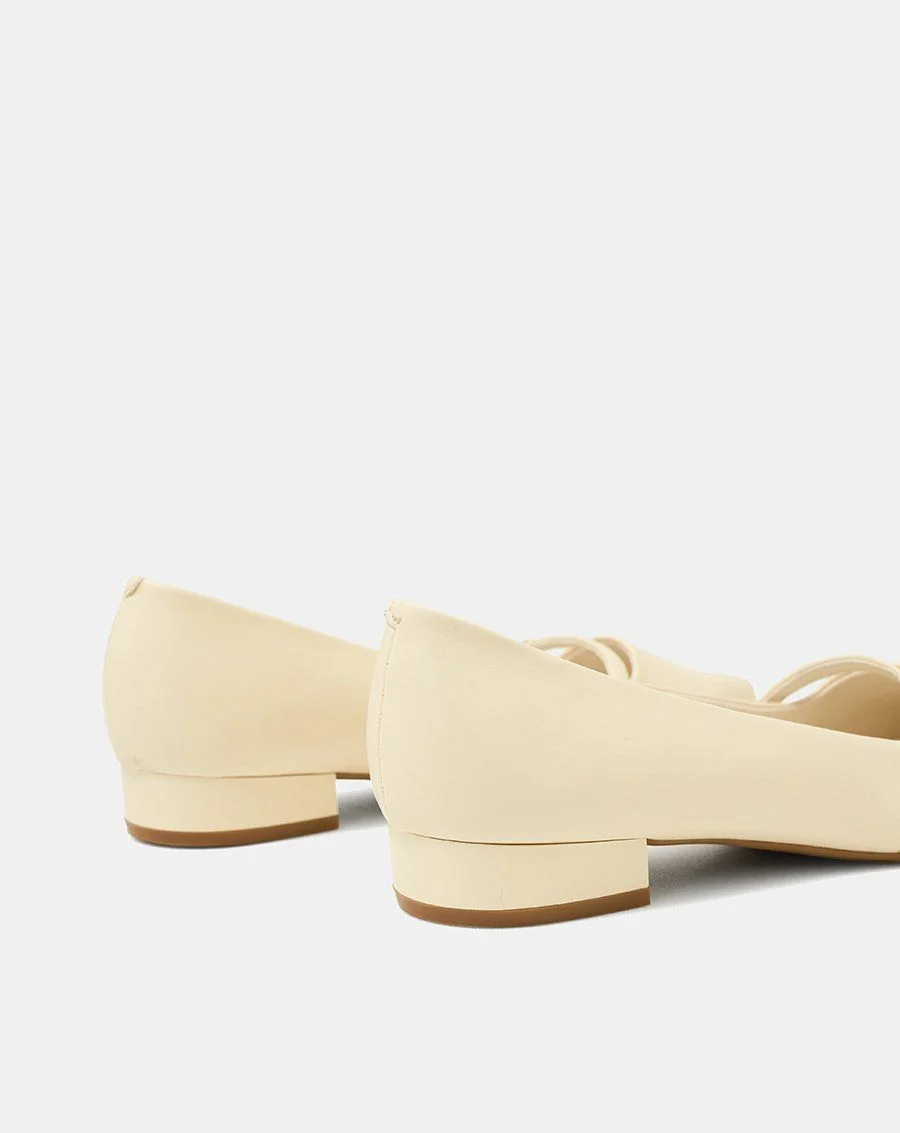 Giày búp bê phối quai ngang khóa logo Giày búp bê phối quai ngang khóa logo