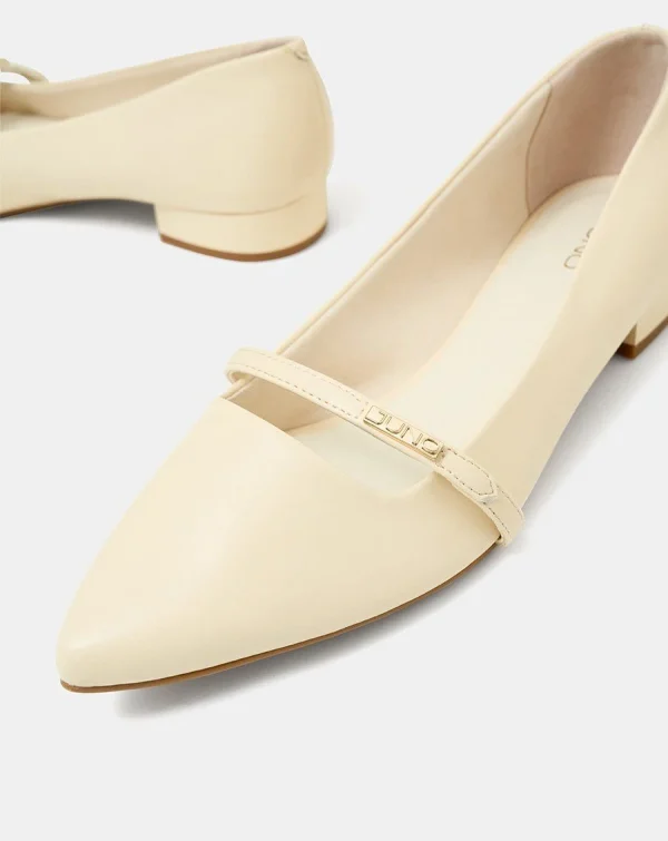 Giày búp bê phối quai ngang khóa logo Giày búp bê phối quai ngang khóa logo